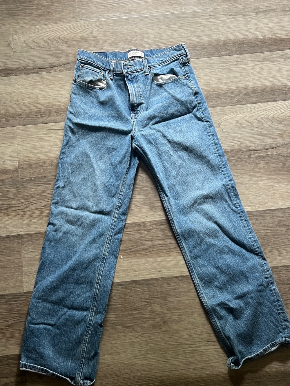 Abercrombie & Fitch High-Rise 90s Relaxed Light Blue Denim Jeans